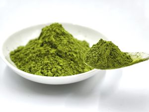 ผงชาเขียวมัทฉะออร์แกนิคเกรดพิธีกรรมแบบสำเร็จรูป บรรจุภัณฑ์แบบสุญญากาศ กล่อง ถุง หรือขวด สำหรับเครื่องดื่ม - Product Image 2