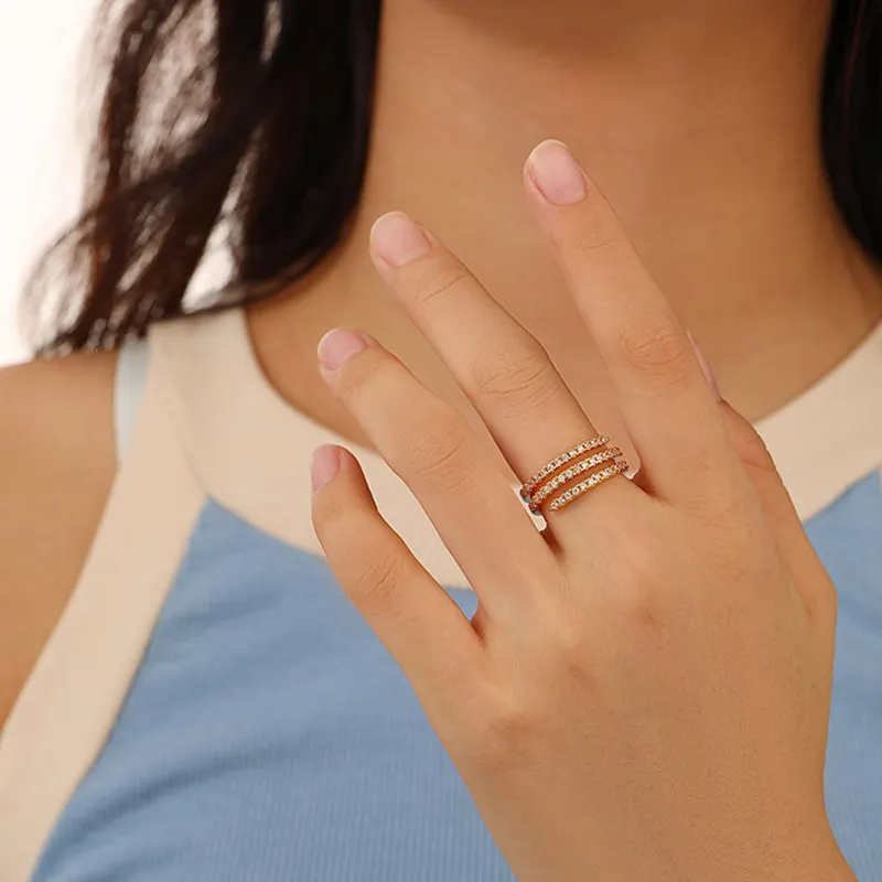 Cincin baja tahan karat desain pasangan wanita perhiasan cincin berlapis emas 18K zirkonia kubik