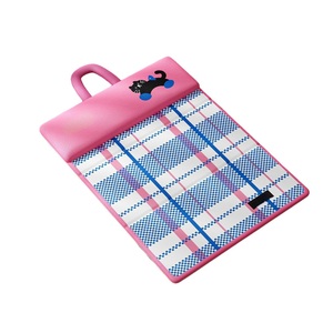 Tapis de camping pour animaux de compagnie PKY, pratiques pour les voyages et le transport. Tapis pour chien pliables et empilables. Les lits pour chiens sont imperméables - Product Image 2