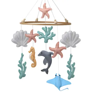 新しいデザイン自由奔放に生きるベッドサイドSeaworld Ocean Nursery Felt Baby Crib Mobiles with stuffed rainbow cloud felt hanging decor for baby