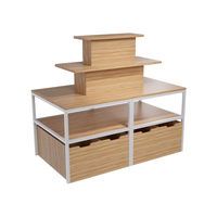 Étagère de présentation de marchandises pour la vente au détail, structure d'exposition ouverte au design élégant. Idéal pour les hypermarchés et les magasins de curiosités.