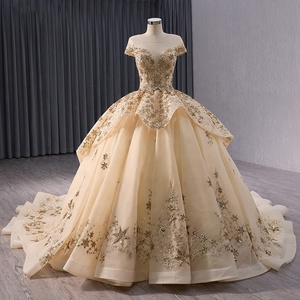 Vestido de Fiesta Largo de Organza Dorado Vintage con Mangas Cortas, Cintura Natural, Pliegues y Volantes, Modelo 241046 - Product Image 1