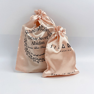 ถุงเก็บผมต่อแบบมีเชือกผูก ทำจากผ้าไหมซาติน พิมพ์โลโก้แบรนด์ได้ สำหรับใส่ผมต่อและวิก - Product Image 2