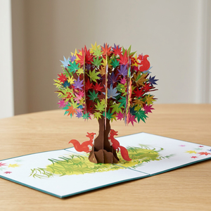 Carte de décoration d'intérieur en papier découpé 3D pop-up, motif arbre avec écureuils et feuilles d'érable colorées d'automne - Product Image 5