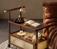 Chariot de service mobile carré à double niveau en bois de bambou, style luxe léger et tendance, table de chevet, meuble d'angle, chariot utilitaire pour salon