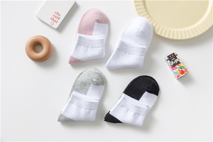 Chaussettes de printemps et d'automne résistantes à la saleté pour enfants Chaussettes courtes en coton Noir Blanc Étudiants Chaussettes pour enfants - Product Image 5