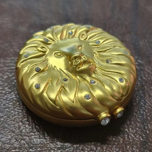 Parfum solide Compact Vintage Lion Case avec Pleasures Parfum solide - Product Image 1