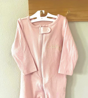 Pyjama grenouillère bébé personnalisé brodé avec nom, en coton côtelé à manches longues, avec fermeture éclair bidirectionnelle
