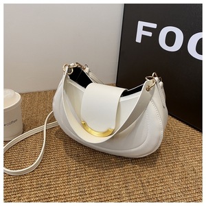 Sac bandoulière diagonale pour femme, grande capacité, sangle réglable, fermeture à bouton, texture raffinée, élégant, en PU - Product Image 3