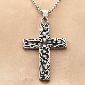 Collier avec pendentif croix en acier inoxydable pour homme, design géométrique rétro punk, bijoux tendance - Product Image 1