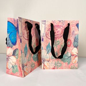Bán buôn giá thấp sang trọng bán lẻ màu hồng mua sắm quà tặng túi giấy tùy chỉnh quần áo Túi mua sắm bao bì có tay cầm - Product Image 3