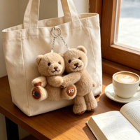Adorable porte-clés ou breloque de sac en peluche brodée en forme d'ours en peluche pieds nus