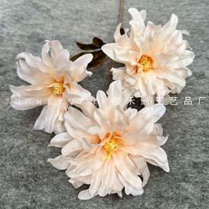 Fleurs de marguerite artificielles à branche unique, pétales en soie, décoration de mariage et de maison - Product Image 2