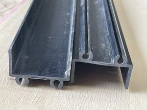 Joints inférieurs <span class=keywords><strong>de</strong></span> panneau <span class=keywords><strong>de</strong></span> <span class=keywords><strong>porte</strong></span> en PVC <span class=keywords><strong>de</strong></span> style industriel noir et blanc 40mm 50mm sectionnel <span class=keywords><strong>porte</strong></span> <span class=keywords><strong>de</strong></span> <span class=keywords><strong>garage</strong></span> haut <span class=keywords><strong>bas</strong></span> profil fenêtre accessoires - Product Image 5