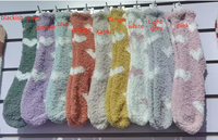 Chaussettes douillettes pour femmes, idéales pour l'hiver, le sommeil, le sol ou la maison, en velours corail, motif cœur, chaussettes moelleuses en polaire corail pour Noël