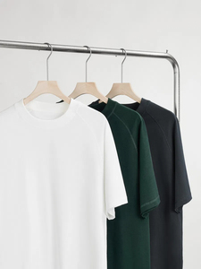 เสื้อยืดผู้ชายโอเวอร์ไซซ์สำหรับ300GSM คอกลมพิมพ์ลายโลโก้ออกแบบได้ตามต้องการ - Product Image 3