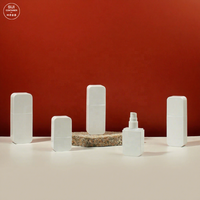 Bouteille cosmétique carrée en PETG personnalisée de 30 ml à 150 ml, fabricant d'emballages de lotion pour soins de la peau avec pompe OEM