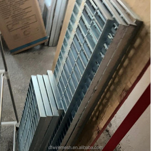 Grille de passerelle en <span class=keywords><strong>acier</strong></span>, <span class=keywords><strong>rampe</strong></span> et marche d'<span class=keywords><strong>escalier</strong></span> en <span class=keywords><strong>acier</strong></span> pour les systèmes d'accès industriels - Product Image 6