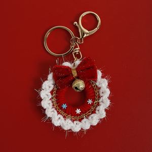 Llavero de corona navideña de lujo - Adorno hecho a mano de fieltro de lana y ganchillo, colgante de regalo navideño al por mayor - Product Image 3