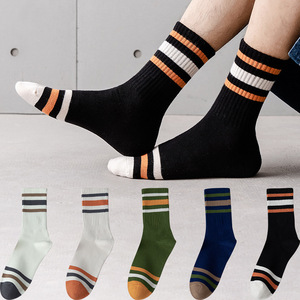 S042906JY Chaussettes de sport tendance en coton printemps-été à rayures contrastées, chaussettes en coton peigné pour hommes - Product Image 1