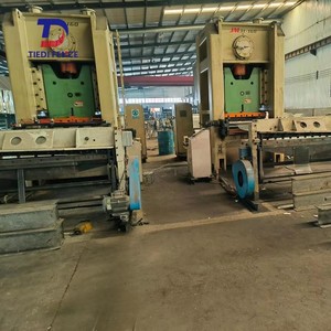 Tôle métallique perforée renforcée pour coffrage en <span class=keywords><strong>béton</strong></span>, <span class=keywords><strong>grille</strong></span> carrée perforée en <span class=keywords><strong>fer</strong></span> pour clôtures de sécurité - Product Image 4