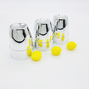 Trucco Magico Tre Tazze e Palline in Argento, Giocattolo per <span class=keywords><strong>Illusioni</strong></span> Elettroplaccate, per Spettacoli e Feste, Realizzato in Plastica - Product Image 1
