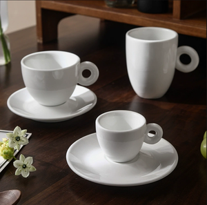 Juego de Taza y Platillo de Cerámica Blanca con Asa de Donut, Estilo Minimalista, para Espresso y Cappuccino, Ideal para Hoteles, Cafeterías y Restaurantes, Venta al Por Mayor - Product Image 4