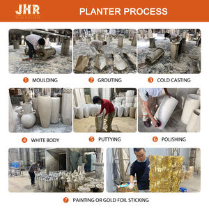 Grand pot à fleurs sur piédestal blanc classique - Idéal pour les mariages, les événements et la décoration des halls d'hôtel - Product Image 5