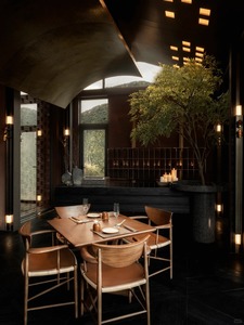 Ensemble de table et chaises à manger en bois moderne, design contemporain pour hôtel, restaurant, mobilier commercial - Product Image 3