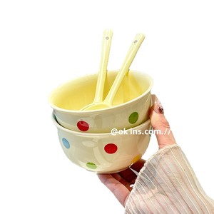 Juego de vajilla de cerámica con bonitos puntos de polka dot, que incluye cuencos, platos, cuencos para arroz, cuencos individuales, platos, palillos y cucharas. - Product Image 5
