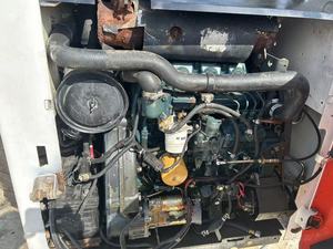 Moteur d'occasion pour chargeuse compacte S300 1 tonne, faible nombre d'heures de fonctionnement, bon état, à vendre - Product Image 6
