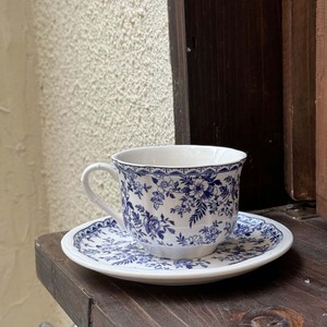 British Country-Style Ceramic Pastry and Pasta Plate Dish Blue <b>Small</b> Flower Design with Stand for Parties - Product Image 6