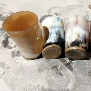 Verre à liqueur miniature artisanal de haute qualité, authentique, écologique, de style ancien, souvenir, poli, en corne naturelle véritable, œuvre d'art - Product Image 1