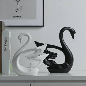Vente en gros de figurines modernes de cygne en céramique <span class=keywords><strong>pour</strong></span> mariage Lot de 2 décorations d'intérieur blanches et noires <span class=keywords><strong>pour</strong></span> le salon, bonnes idées cadeaux - Product Image 1