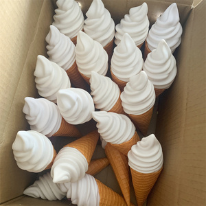 Cornet de crème glacée molle en PVC blanc, modèle artisanal de collection, ornement décoratif, accessoire de présentation estival pour snacks et street food - Product Image 6