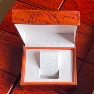 กล่องนาฬิกาหรูจากโรงงานโดยตรง พร้อมโลโก้สั่งทำพิเศษและภายในบุผ้ากำมะหยี่ สำหรับบรรจุภัณฑ์นาฬิกาแบรนด์ไฮเอนด์สำหรับผู้ชาย กล่องของขวัญนาฬิกา - Product Image 6