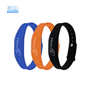 Customize Rfid Cashless Payment Wristband 13.56Mhz Waterproof Nfc Silicone Bracelets