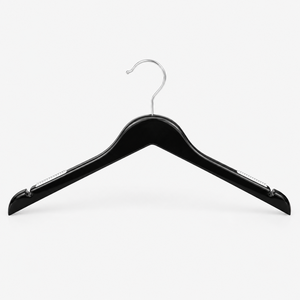 Percha de Madera Minimalista para Ropa con Almohadillas Antideslizantes, Perchas de Madera Personalizadas para Trajes con Logotipo - Product Image 1