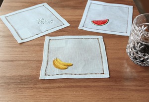 Servilletas de Lino para Cóctel con Diseño Tropical Trio |   Servilletas de Mesa Reutilizables Ecológicas de Lino 100% Natural Premium, Diseño de Hojas Tropicales - Product Image 2