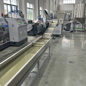 Ligne de granulation de déchets plastiques (PP, PE, PVC, ABS, HDPE, LDPE, <span class=keywords><strong>Polystyrène</strong></span>, LLDPE, EVA) en bouteilles, sacs et films, à double étage, pour le recyclage - Product Image 3