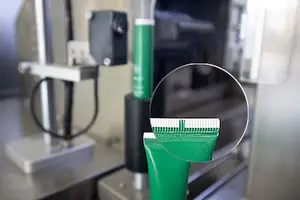 Máquina de llenado y sellado de tubos de pasta cosmética, completamente automática, para uso comercial