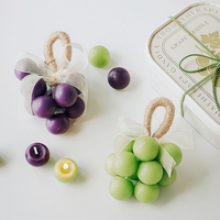 Bougie parfumée fantaisie en forme de grappe de raisin, violette et verte, avec nœud en organza et corde de jute, pour la décoration intérieure moderne