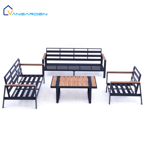 Ensemble de canapés d'extérieur modernes avec table basse en bois plastique et structure en aluminium, imperméable, pour hôtel, villa, balcon et salles à manger - Product Image 3