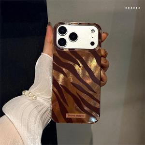 Coque antichoc marron à rayures métallisées dégradées avec grande fenêtre pour iPhone 16 Pro Max - Product Image 3