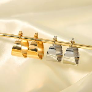 Pendientes de aro anchos en forma de C, chapados en oro de 18 quilates, de acero inoxidable, joyería de moda para mujer, TE6085 - Product Image 1