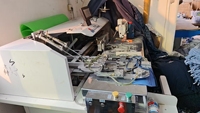 Machine d'emballage entièrement automatique d'occasion, idéale pour la production de jeans et de vêtements d'intérieur, permettant de réduire les coûts de main-d'œuvre et d'augmenter l'efficacité.