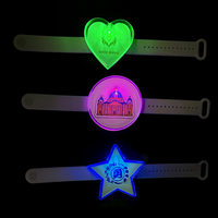 Bracelet LED lumineux réglable en forme d'étoile à cinq branches, de cœur et de formes irrégulières, 15 couleurs, télécommandé, pour concerts et festivals de musique