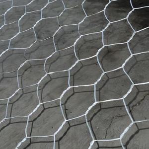 ลวดตาข่ายหกเหลี่ยมเกรดอุตสาหกรรม ขนาดเส้นผ่านศูนย์กลาง 2 มม. 2.5 มม. 3 มม. ชุบสังกะสี สำหรับกรงหิน <span class=keywords><strong>ป</strong></span>้องกันตลิ่งแม่น้ำ ตัดงอได้ - Product Image 5
