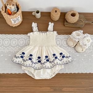 Tutina Estiva 2026 per Bambine, Abito Vintage con Ricami Floreali e Bretelle per il Primo Mese e i Cento Giorni - Product Image 1