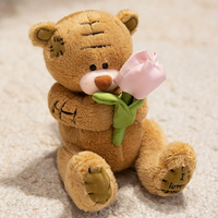 Adorable ours en peluche patchwork tenant une fleur, poupée en peluche douce lavée 100% polyester, cadeau tendance et mignon pour enfants et adultes